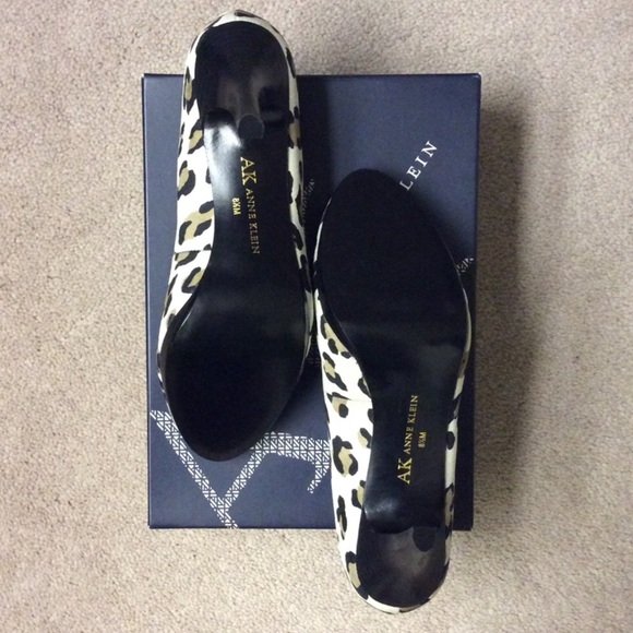 NIB Anne Klein Watchit Animal Print Pumps Anne klein shoes Black shoes heels Beige